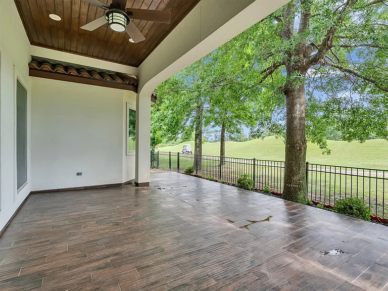 16011 Bridges Fairway Ln — Photo 8