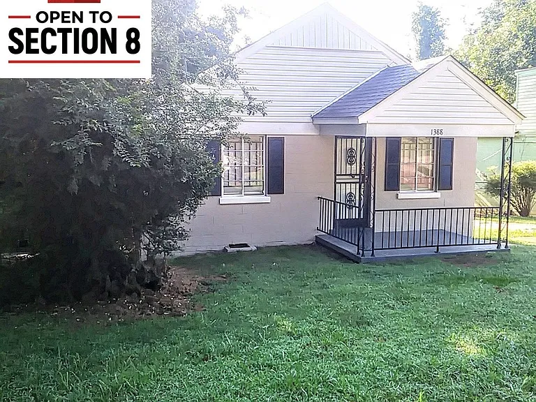 1388 Kyle St — Photo 1
