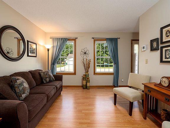 2nd image of 420 Pebble Beach Dr NE