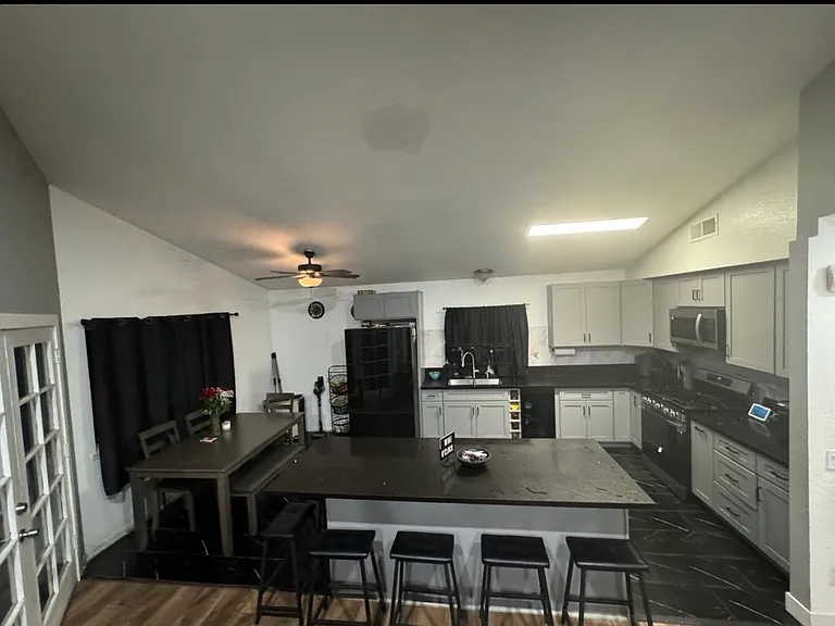 24452 Robie Ct — Photo 14