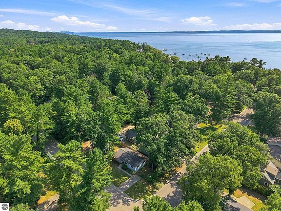 2nd image of 339 Huron St