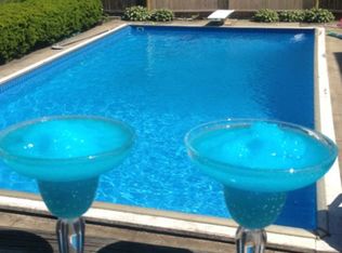 66 Montvale Rd, Woburn, MA 01801