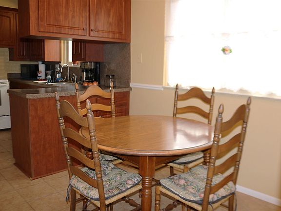 5th image of 31150 Spring Ct E