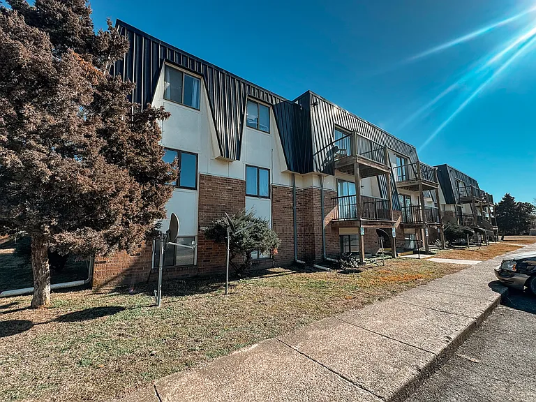 Prairie West Apartments — Photo 5