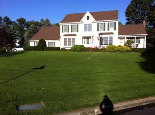 7 Apricot Rd, Mount Sinai, NY 11766