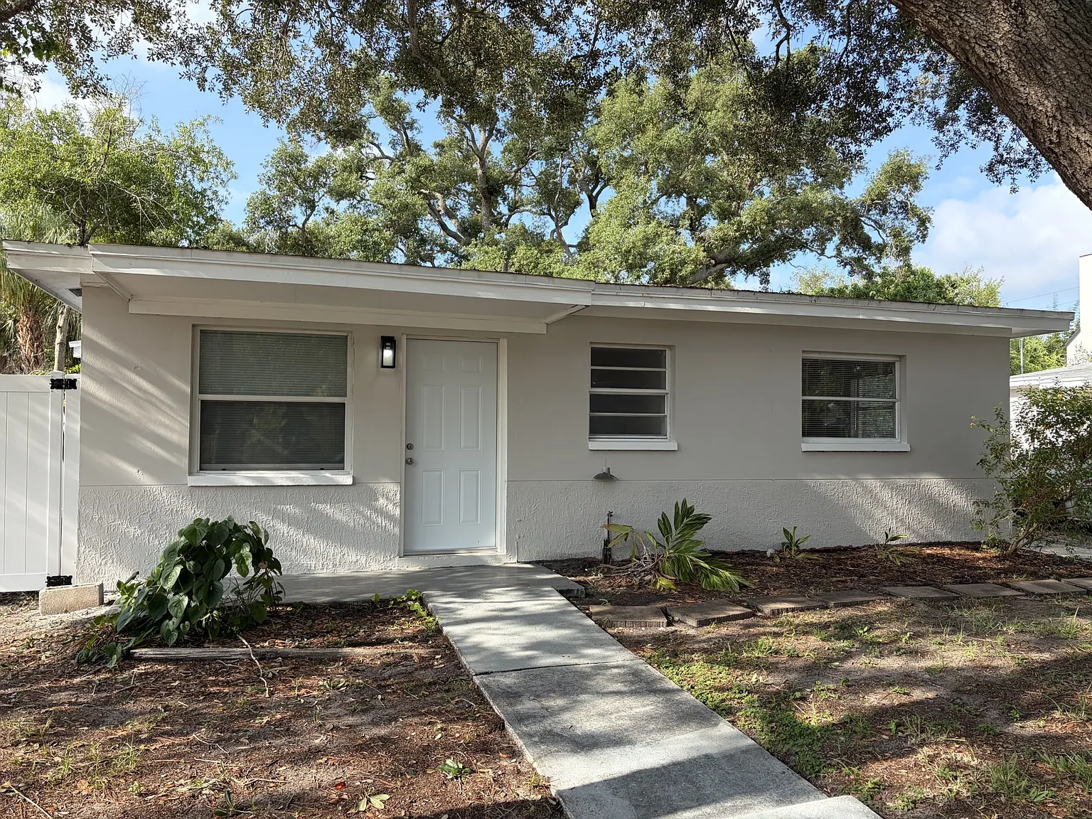 2 bed, 900 sqft, $1,450 — Photo 1