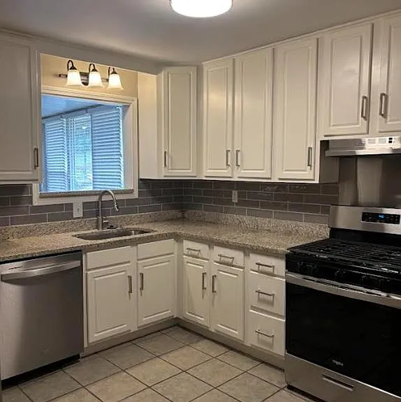 346 Carpenter Dr #4 — Photo 3