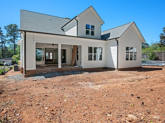 4th image of 621 Duke Dr