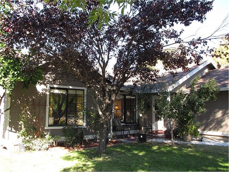 1st image of 274 Yosemite Pl