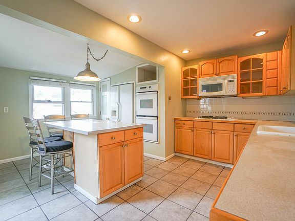 3rd image of 63 Birchwood Dr