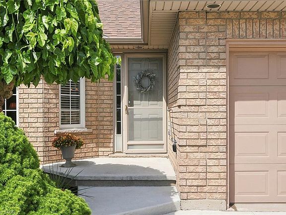 3rd image of 210 Bastille St