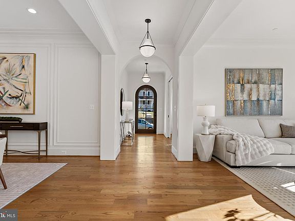 3rd image of 5425 Harwood Rd