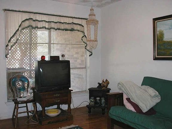 3rd image of 618 Dawson Dr