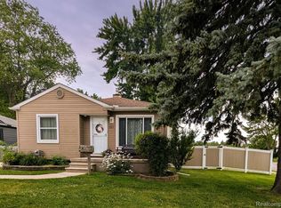 651 Broadacre Ave, Clawson, MI 48017