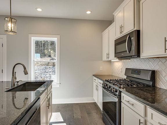4th image of 1724 Woodland Pointe Dr
