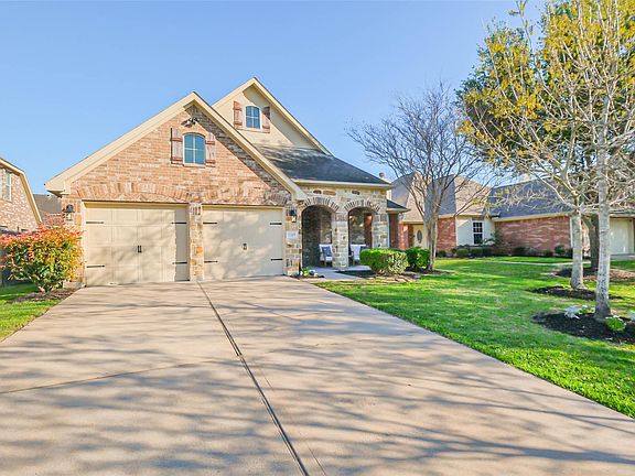 2nd image of 2019 Knoll Oak Ln