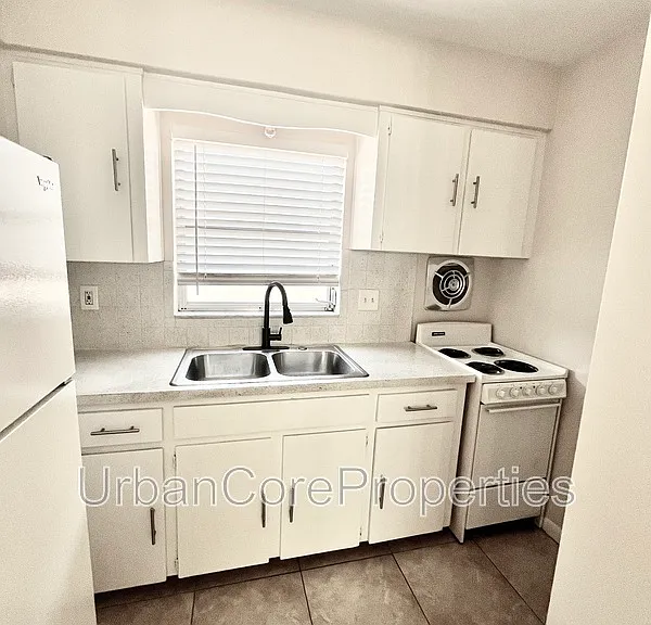 321 24th Ave N #8 — Photo 4