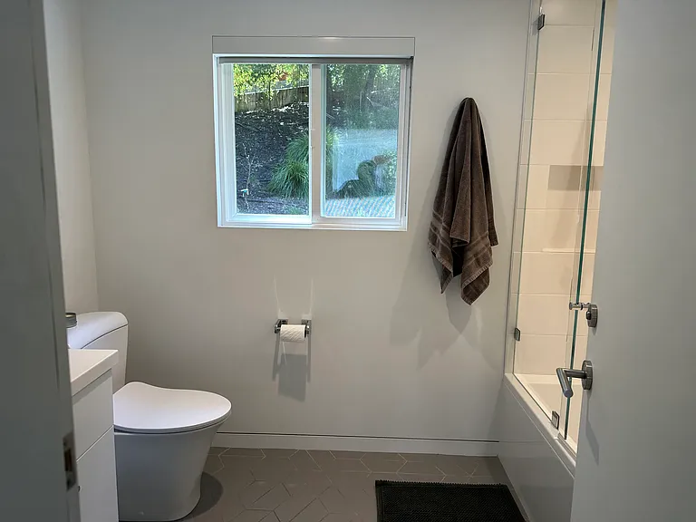 Modern bathroom with shower/tub configuration