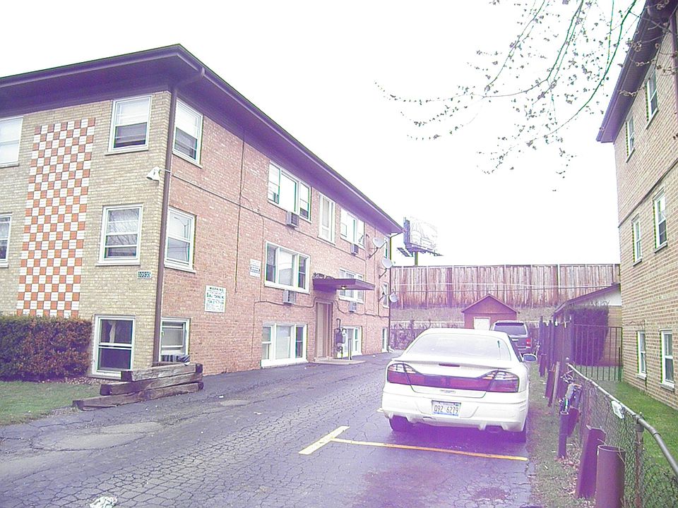 1st image of 10935 S Lloyd Dr APT 2A