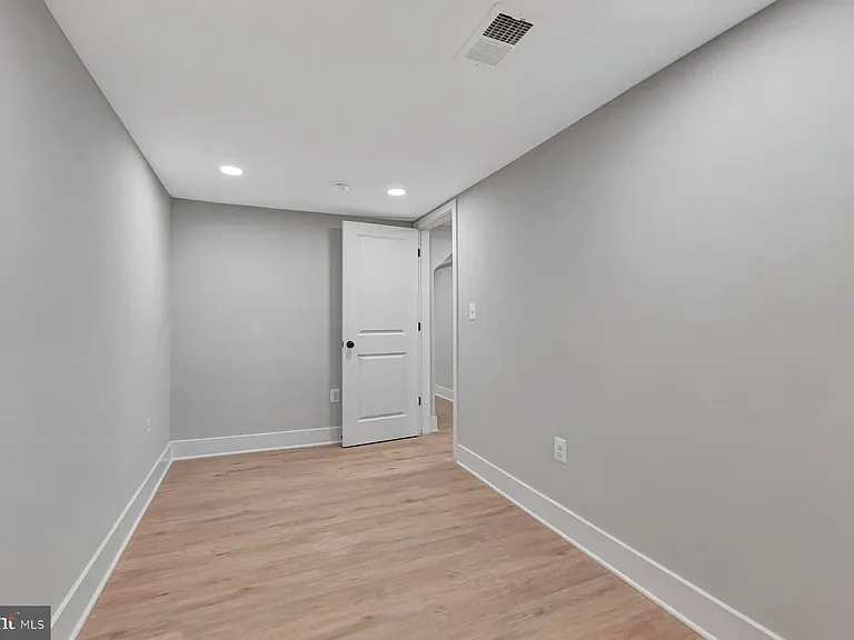 3152 Remington Ave — Photo 25