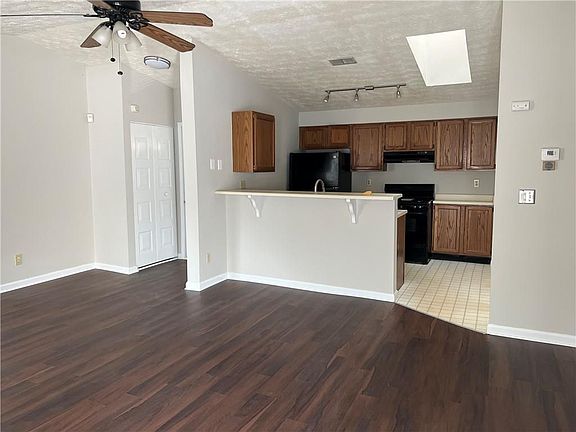 3rd image of 4273 Parkview Ct