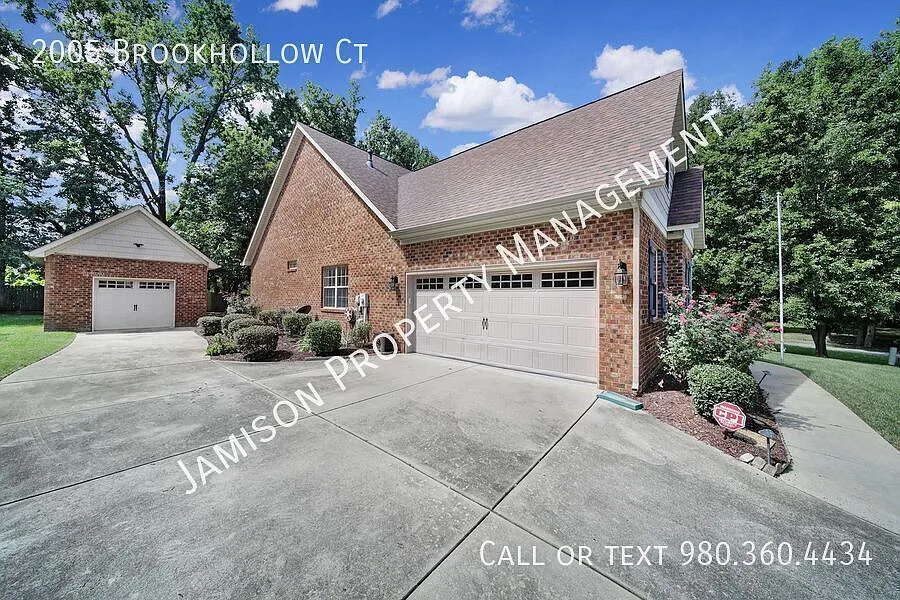 Gorgeous 3 Bed 2 Bath Home in Indian Trail! — Photo 2