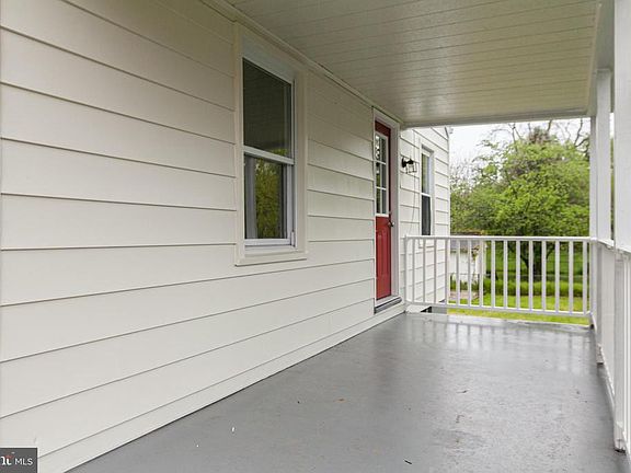 4th image of 909 Marion St