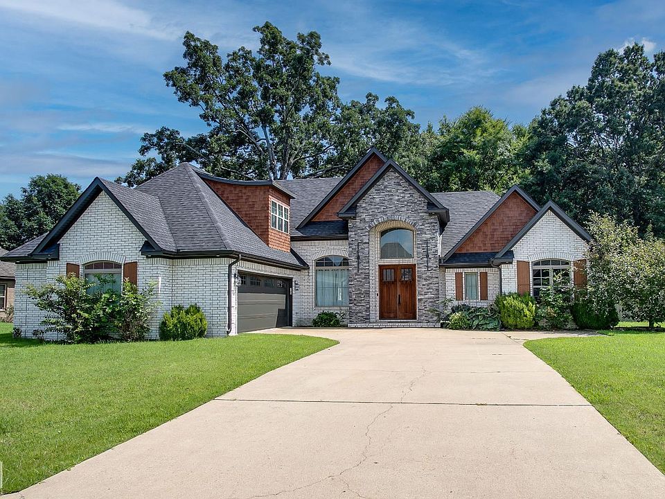 1st image of 709 Smithfield Dr