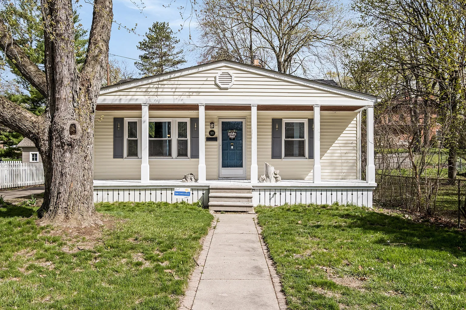322 Benjamin St photo 1