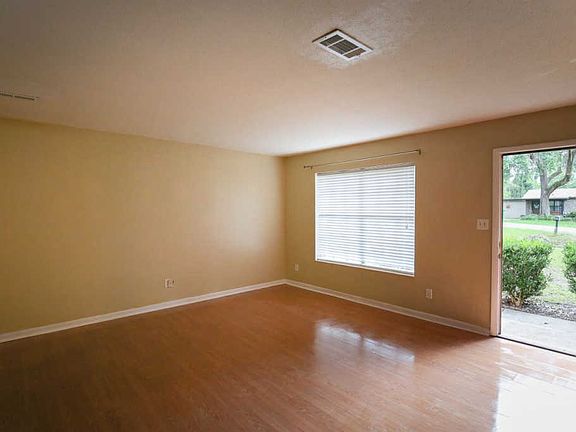 3rd image of 2031 Longview Dr
