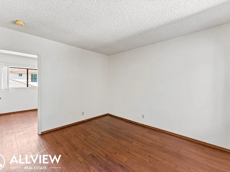202 East 16th Street — Photo 4