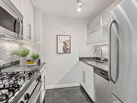5th image of 201 E 28th St #8S