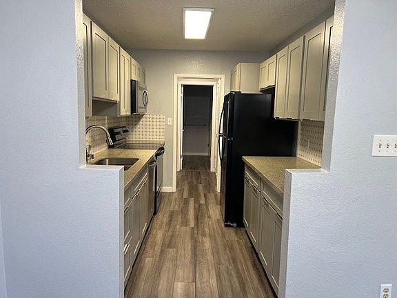 3rd image of 2069 California Ave APT 1D