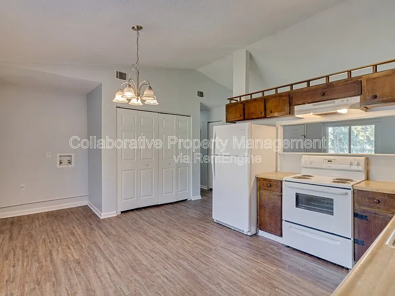128 Pointe South Dr — Photo 6