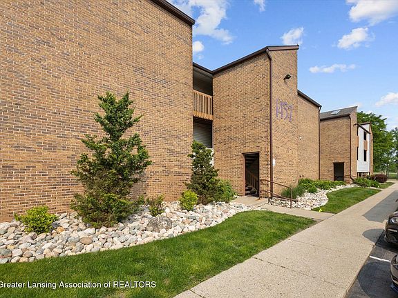 3rd image of 1457 E Pond Dr #21