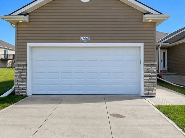 17069 Nicholas St, Omaha, NE 68118