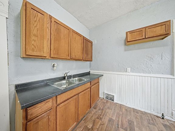 5th image of 2911 N 6th STREET
