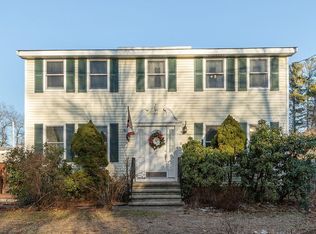 5 Woodside Rd, Tyngsboro, MA 01879