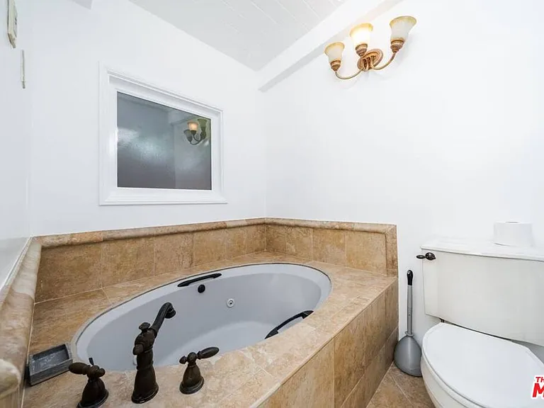 11331 Isleta St — Photo 71