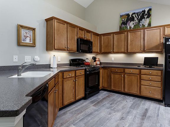 5th image of 101 Essex Pl