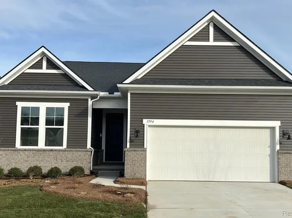 4166 Bay Ter, Milford, MI 48381