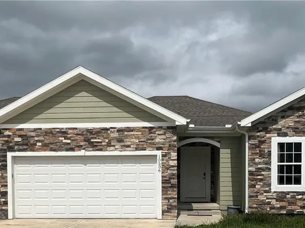 10506 Augusta Dr, Kansas City, KS 66109