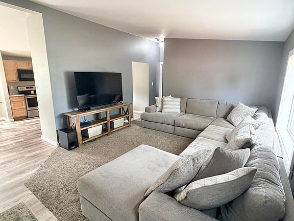 3rd image of 837 Colleen Circle Dr