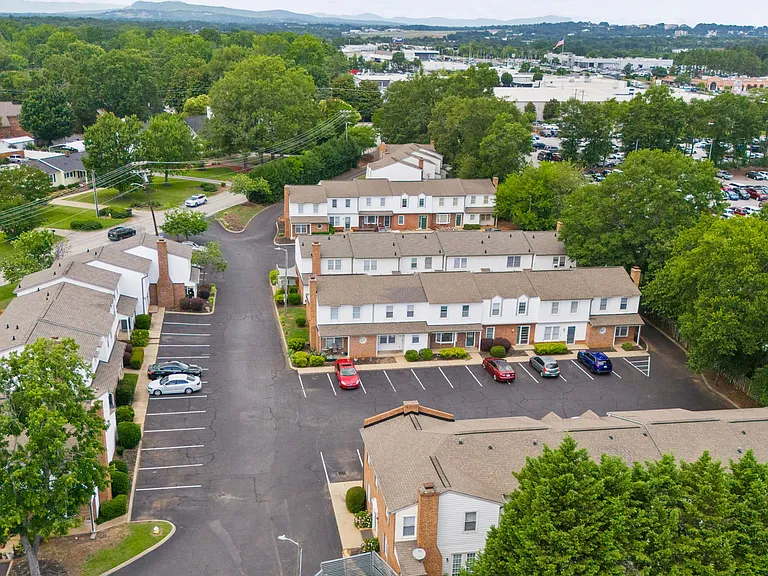 Parkins Ridge Town Houses — Photo 9