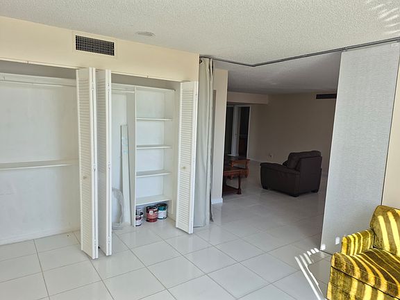 3rd image of 4545 Luxemburg Ct