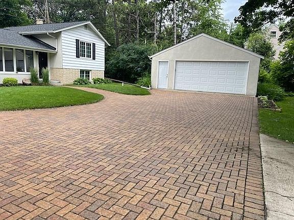 3rd image of 935 Century Ave N