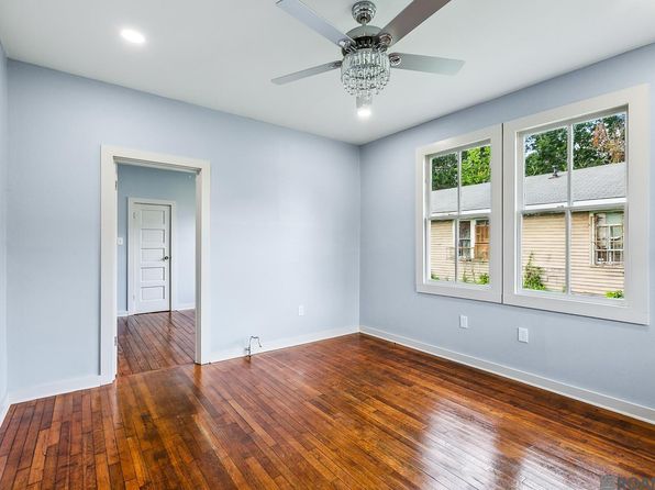 baton-rouge-louisiana-441803309 picture