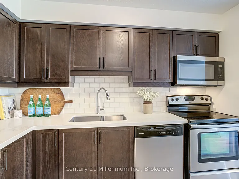37 Silver Glen Blvd — Photo 13
