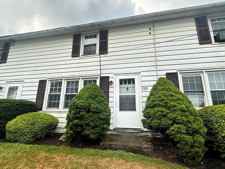 1331 Lititz Rd — Photo 2