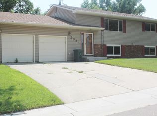 203 Overland Trl, Gillette, WY 82716